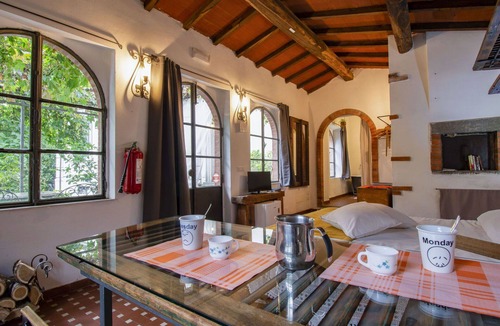 Barga Apartment | Lovely apartment for 2 guests with private pool, TV, patio and pets allowed