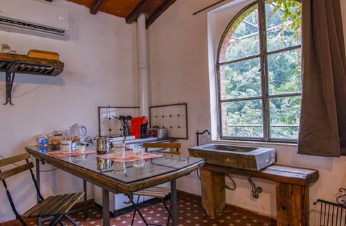 Barga Apartment | Lovely apartment for 2 guests with private pool, TV, patio and pets allowed