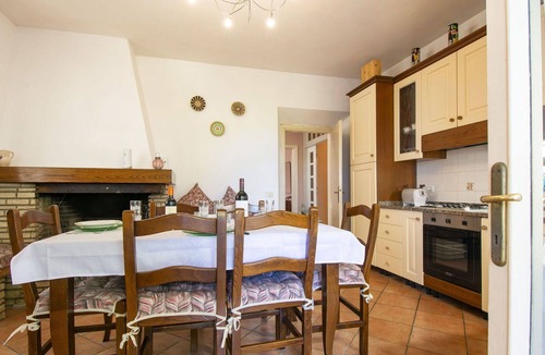 Giugnano Apartment | Lovely apartment for 10 guests with private pool, WIFI, TV, patio and pets allowed