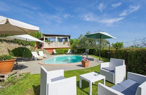 Giugnano Apartment | Lovely apartment for 10 guests with private pool, WIFI, TV, patio and pets allowed