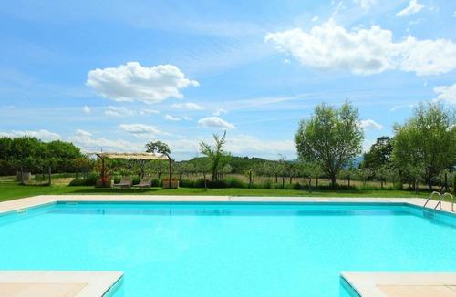 Il Poggio Villa | Lovely apartment in villa for 5 guests with pool, WIFI, TV, pets allowed and parking