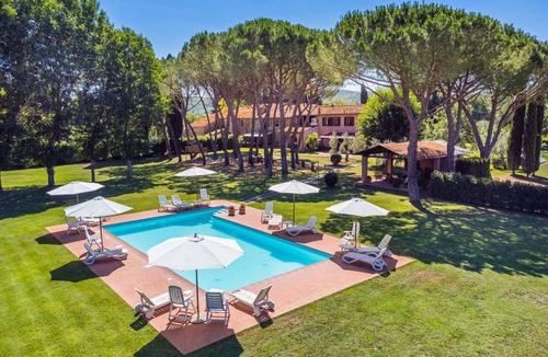 Suvereto Villa | Lovely apartment in villa for 3 guests with A/C, pool, WIFI, TV and terrace