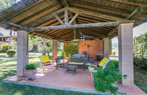 Suvereto Villa | Lovely apartment in villa for 3 guests with A/C, pool, WIFI, TV and terrace