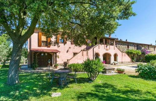 Suvereto Villa | Lovely apartment in villa for 3 guests with A/C, pool, WIFI, TV and terrace