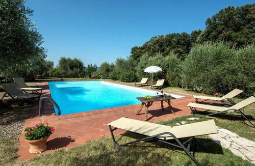 Simignano House | Lovely apartment in villa for 2 people with WIFI, pool, terrace, pets allowed and panoramic view