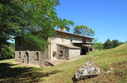 Bagnoregio Villa | Lovely apartment in villa for 5 guests with WIFI, pool and patio