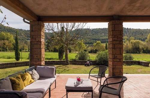 Montefiascone Villa | Lovely apartment in villa with A/C, hot tub, WIFI, pool, TV, patio, pets allowed and panoramic v.