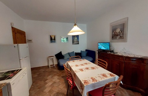 Rosignano Marittimo Apartment | Lovely flat with private covered terrace,large pool and shared garden,Wi-Fi.