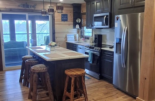 Vandalia House | Lovely House with beautiful Lake view in charming Vandalia!