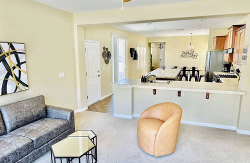 Northwest Reno House | Luminous Spacious Retreat/3Bathrooms/Sleeps 13