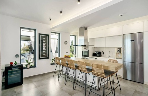 Adelianos Kampos Villa | Lux Villa with Indoor & Outdoor Pool, BBQ and Gym
