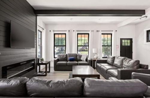Meridian-Kessler House | Luxe Indy Home - Walk to Dining - Game Room - Family