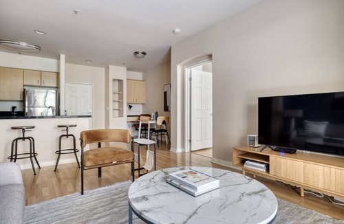 Playa Del Rey Apartment | Luxe Playa Del Rey 2BR w/Pool, Spa & Gym, nr Playa Beach, by Blueground