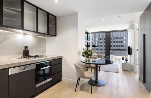 Melbourne Central Business District Apartment | Luxuria Apartments - Collins House
