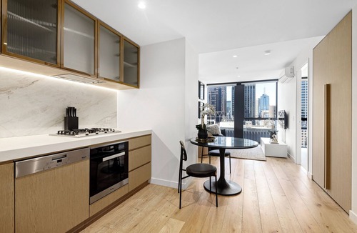 Melbourne Central Business District Apartment | Luxuria Apartments - Collins House