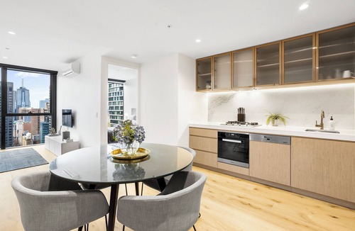 Melbourne Central Business District Apartment | Luxuria Apartments - Collins House