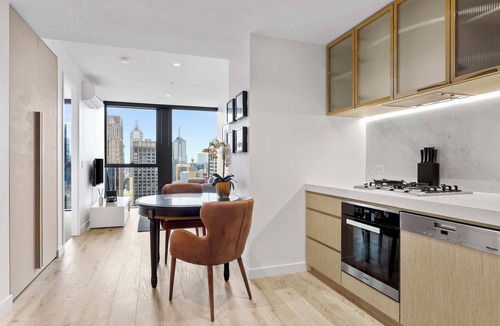 Melbourne Central Business District Apartment | Luxuria Apartments - Collins House