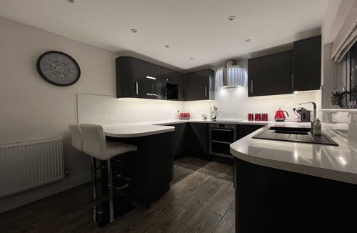 Stow-on-the-Wold House | Luxurious 4 Bed house with Hot Tub in the Cotswolds!