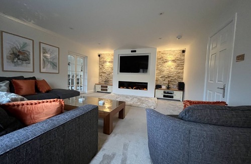 Stow-on-the-Wold House | Luxurious 4 Bed house with Hot Tub in the Cotswolds!