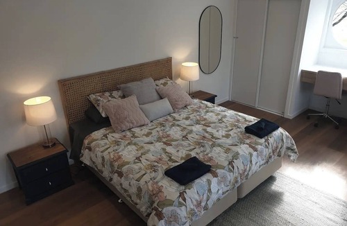 Lakes Entrance House | Luxurious brand new large family house w air con