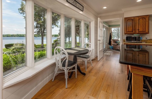 Marion House | Luxurious Peninsula Property ~ Best View On LOE - Hot Tub/Kayaks/paddleboards