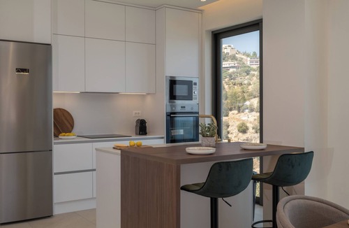 Rodhia Villa | Luxurious Villa Vie next to Heraklion. Seaview and private pool with jacuzzi.