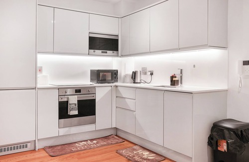 Birmingham Apartment | Luxury 1-Bed Apt | Birmingham City | Patio