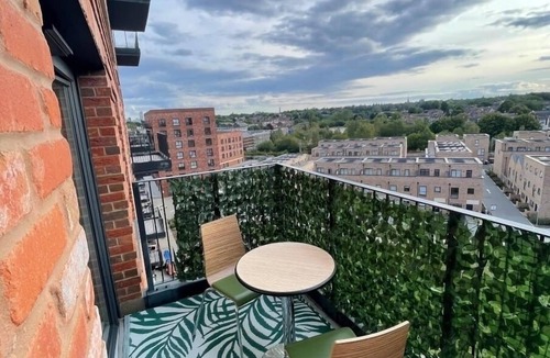 Birmingham Apartment | Luxury 1-Bed Apt | Birmingham City | Patio