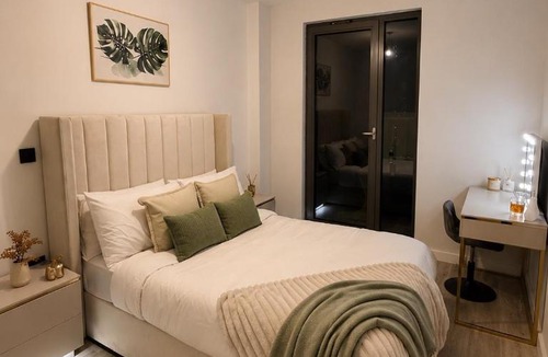 Bordesley Apartment | Luxury 1 bedroom apartment- Amazing city skyline views- free parking- pool table- city centre
