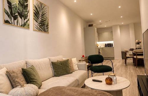 Bordesley Apartment | Luxury 1 bedroom apartment- Amazing city skyline views- free parking- pool table- city centre