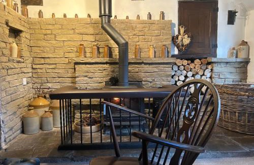 Lapworth House | Luxury 16th Century Tudor Cottage