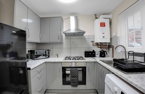 Smethwick House | Luxury 2-Bedroom Home 10 Minutes from Birmingham City Centre