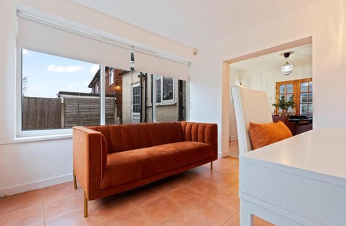 Birmingham Villa | Luxury 3 Bedroom Contractor Stay House in Birmingham B23 near M6 & Fort Dunlop with Free Parking and WiFi