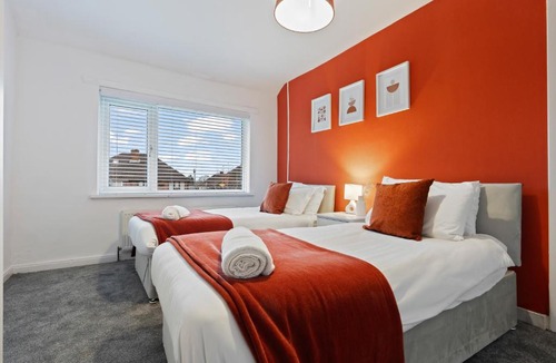 Birmingham Villa | Luxury 3 Bedroom Contractor Stay House in Birmingham B23 near M6 & Fort Dunlop with Free Parking and WiFi