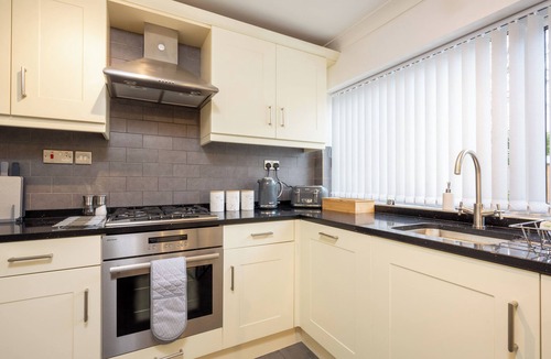 Shirley House | Luxury 5 Bed House With Parking & Garden In The Heart of Shirley Solihull