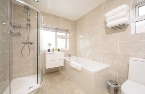 Shirley House | Luxury 5 Bed House With Parking & Garden In The Heart of Shirley Solihull
