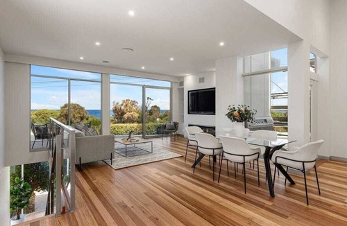 Parkdale House | Luxury Beach House With Bay Views, Rooftop & Lift