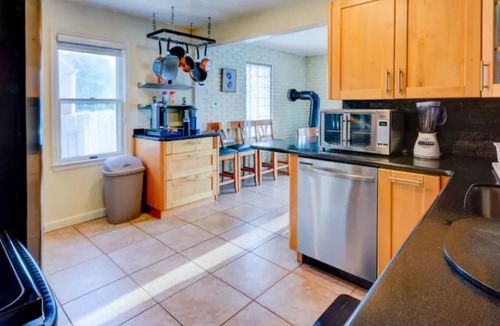 Royal Oak House | Luxury Bungalow Heated Pool + Sauna + Game Garage