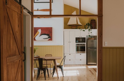 Sunderland Bay Apartment | Luxury Cabin "Rails" | 4-Poster, Farm & Fire-pit