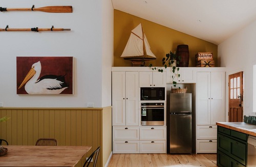 Sunderland Bay Apartment | Luxury Cabin "Rails" | 4-Poster, Farm & Fire-pit