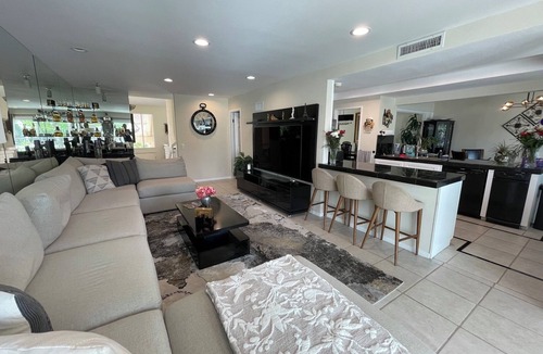 Calabasas House | Luxury Calabasas Lakefront Retreat/Sleeps 8+/FIFA 2026 Ready