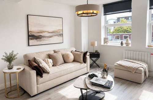 Solihull Apartment | Luxury Central Solihull Apt| King Bed | Sofa Bed | 2 Parking Spaces