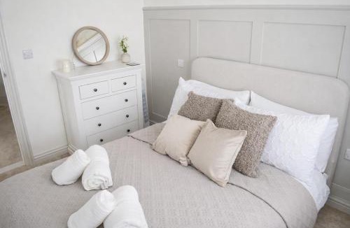 City Centre House | Luxury cottage in a central location, free parking and dogs welcome