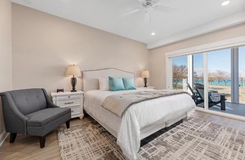 Traverse City Apartment | Luxury Downtown 3BDR Lake View 2nd Floor Condo on West Bay 201W