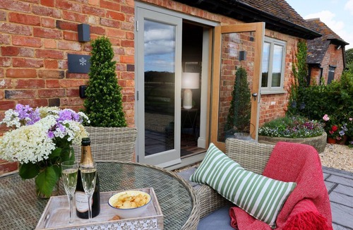 Quedgeley Cottage | Luxury Hot Tub Retreat Near Stratford-upon-Avon & Cotswolds