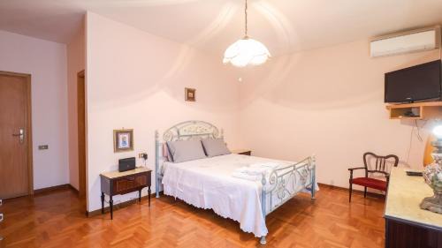 Monsummano Terme Villa | Luxury Italian Villa - with Gym, Garden