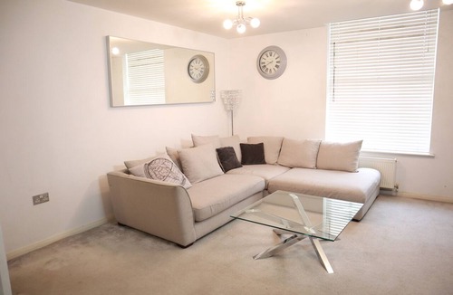 Olton Apartment | Luxury Modern Flat BHX NEC JLR Solihull Hospital with Free Secured Parking