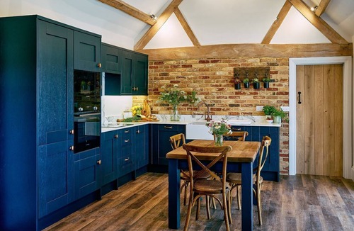 Quedgeley Cottage | Luxury Rural Hot Tub Escape for 2 | Cotswolds