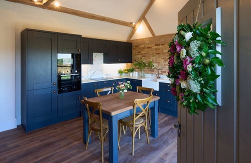 Quedgeley Cottage | Luxury Rural Hot Tub Escape for 2 | Cotswolds