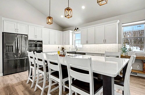 Sister Bay Cottage | Luxury Sister Bay Retreat with Hot Tub, Fireplace & Walk-to-Town Location in Door County, WI